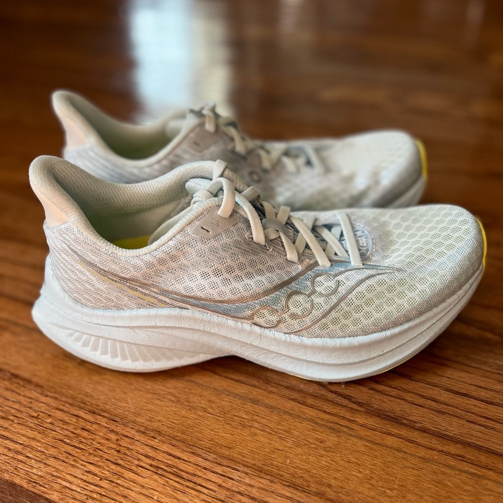Saucony Women's Endorphin Speed 5, Size 8.5 Athletic Running Shoe, EUC
